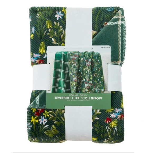 Casual Living Reversible Luxe Plush Throw 100% Polyester
 50 in x 60 in Blanket - Picture 5 of 6